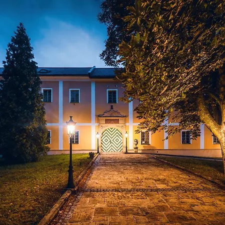 Chateau Отель 4*